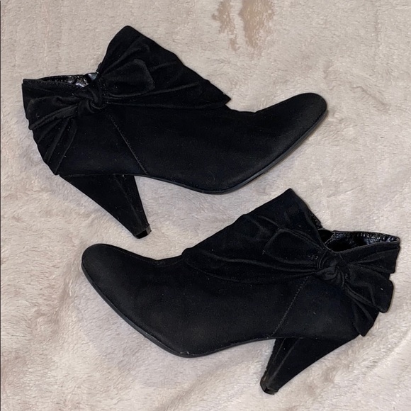 Jaclyn Smith Shoes - Jaclyn Smith Bow Booties